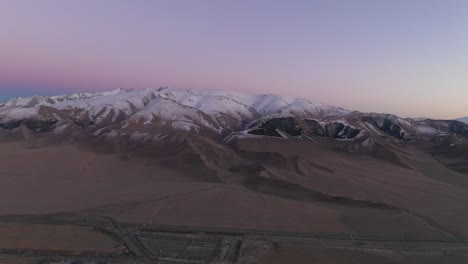 Schneeberg-Landschaft-in-Xinjiang,-China