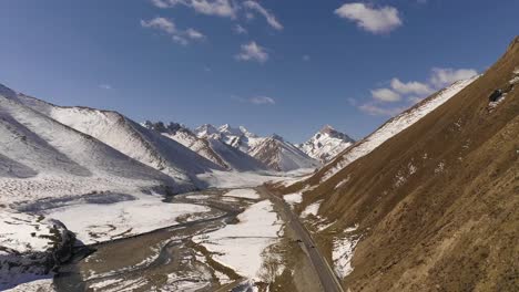 Snow-Mountain,-Duku-Highway,-Xinjiang,-China