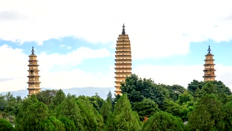 Three-Pagodas-at-Chongsheng-temple-in-Dali,-Yunnan-,China.