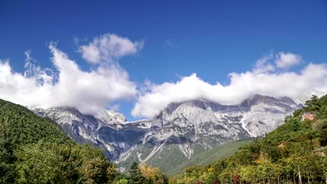 Valle-de-la-luna-azul-en-el-Parque-Nacional-de-Jade-Dragon-Snow-Mountain-(montaña-de-Yulong),-Lijiang,-Yunnan,-China.