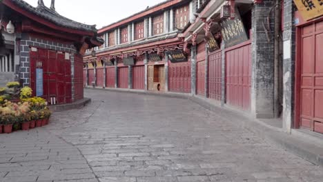 Lijiang-old-town-streets-in-the-morning,-Yunnan-province,China.