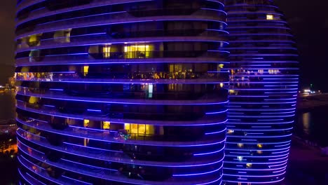 hotel-de-lujo-de-noche-iluminación-sanya-isla-cerca-china-timelapse-aérea-4k