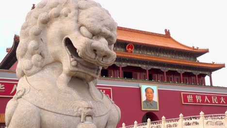 Tiananmen-building-is-a-symbol-of-the-People's-Republic-of-China