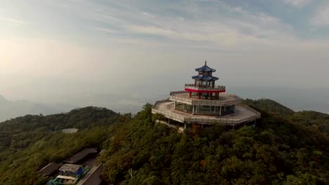 Tianmen-Shan-Temple-on-Top-of-Tianmen-Mountain