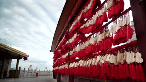 The-path-to-the-temple-with-ornaments