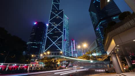 carretera-de-tráfico-ligero-de-noche-4-tiempo-k-caer-desde-centro-de-la-ciudad-de-hong-kong