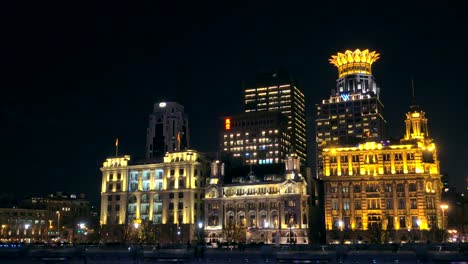 Blick-auf-Flussschiffen-auf-dem-Huangpu-Fluss-und-im-Hintergrund-die-Skyline-von-den-nördlichen-Teil-von-Puxi-schießen-Umzug