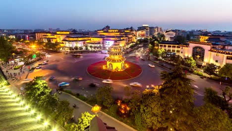 Zeitraffer-des-Stadtbildes-von-Yangzhou,-Wahrzeichen-Wen-Chang-Pavillon,-von-Tag-zu-Nacht,-China.