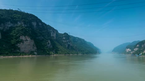 Zeitraffer-auf-dem-Boot-des-Jangtse-in-China