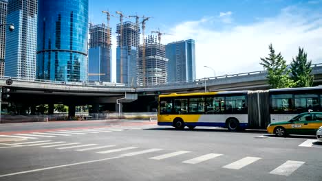 Zeitraffer-der-verkehrsreichen-und-moderne-Gebäude-in-der-Stadt-Beijing,-China.