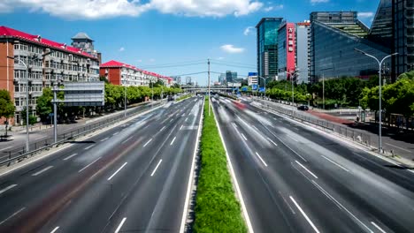 Zeitraffer-der-verkehrsreichen-und-moderne-Gebäude-in-der-Stadt-Beijing,-China.