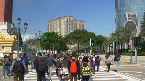 China-Macao-ciudad-día-tiempo-tráfico-calle-cruce-concurrido-panorama-4k