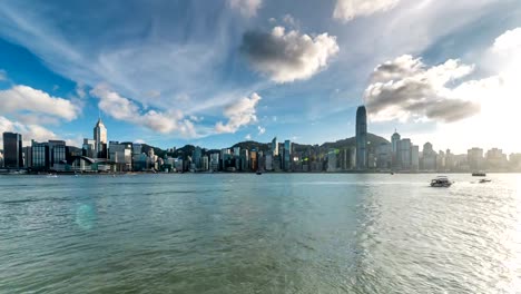 Zeitraffer-von-Hong-Kong-Skyline-und-Victoria-Hafen,-Tag-Cloud,