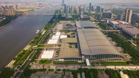 China-día-soleado-guangzhou-ciudad-famosa-Convención-y-exposición-centro-panorama-aéreo-4k-timelapse