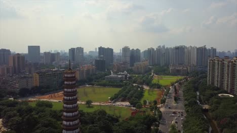 Tag-Zeit-Guangazhou-Stadt-berühmten-Chigang-Pagode-Park-Verkehr-aerial-Panorama-4k-china