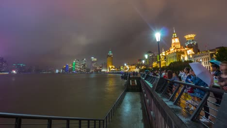 regnerischen-Nacht-shanghai-Bund-Bucht-voll-Panorama-4k-Zeitraffer-China