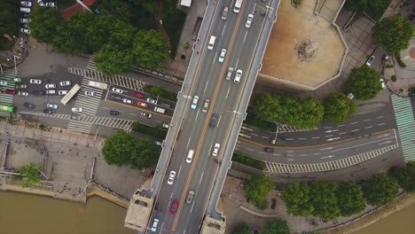 China-Wuhan-Stadt-berühmten-Verkehr-Changjiang-Brücke-Bucht-Top-Luftbild-4k