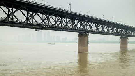 día-hora-panorama-de-puente-de-wuhan-yangtze-río-changjiang-famoso-4-tiempo-k-caer-china