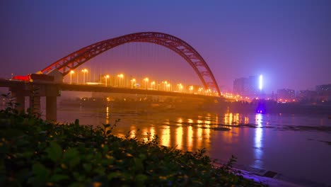 Wuhan-Stadt-berühmten-Qingchuan-Brücke-am-Fluss-Abend-Panorama-4-k-Zeit-hinfällig,-china