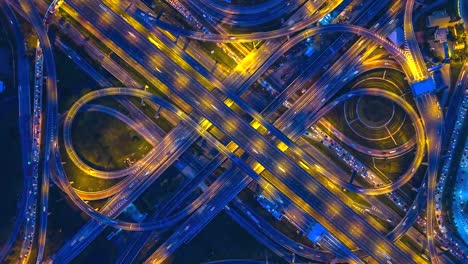 Aerial-view-Time-lapse-of-the-expressway,-motorway-and-highway-in-the-detail-of-circus-intersection