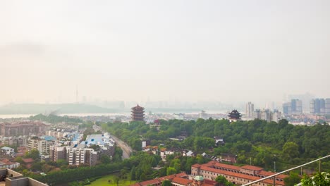 panorama-de-Ribera-en-la-azotea-de-día-soleado-wuhan-paisaje-famoso-parque-4-tiempo-k-caer-china