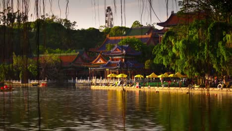 China-día-soleado-zhuhai-famoso-Parque-Lago-sueños-agua-ciudad-panorama-4k-timelapse