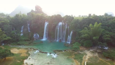 Cascada-de-Bangioc-en-cao-bang-provincia,-Vietnam,-alto-ángulo-vista