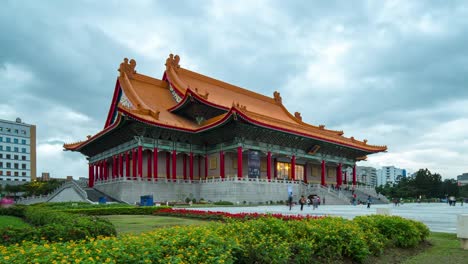 Día-de-vídeo-de-lapso-de-tiempo-de-noche-del-National-Concert-Hall-en-la-ciudad-de-Taipei,-Taiwán-timelapse-4K