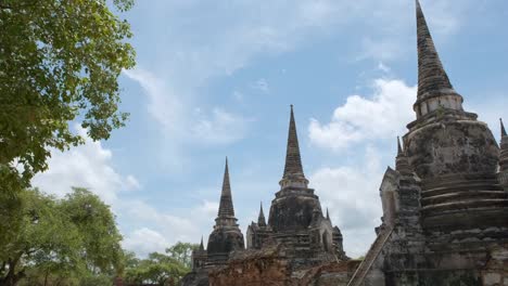 Ein-antiker-Tempel-und-Pagoden-in-Ayutthaya,-Thailand