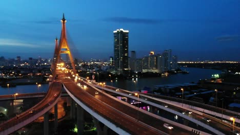 Puente-de-Bhumibol-y-río-aves-ojo-vista-paisaje-en-Bangkok-Tailandia