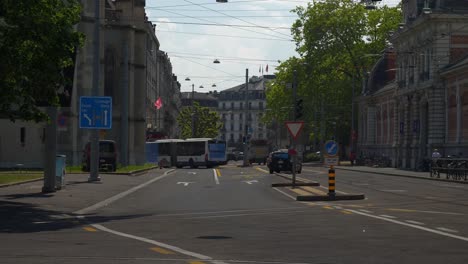 Schweizer-Tag-Zeit-Genf-Stadt-wichtigsten-Zug-Bahnhof-Verkehr-quadratisch-Panorama-4k