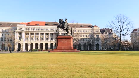 Statue-of-ferenc-Rakoczi-II-at-the-Hungarian-Parliament