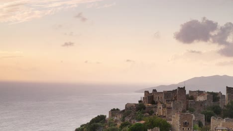 Viejas-casas-de-la-torre-en-pueblo-Edinburgh-en-Mani,-Grecia