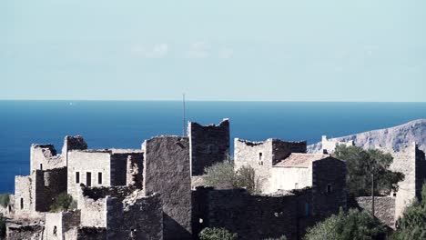 Casa-de-piedra-antigua-torre-en-Mani,-Grecia.-Lapso-de-tiempo