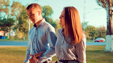 Сouple-walking-in-the-park