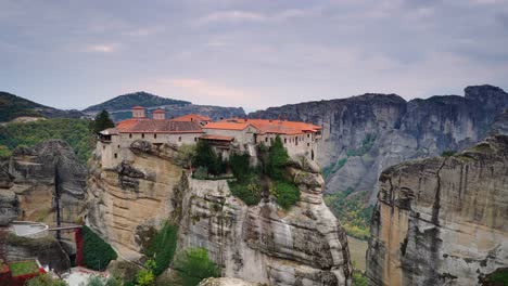 Varlaam-Kloster-in-Meteora,-Griechenland.-Zeitraffer