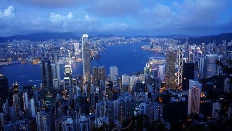 Abend-Schuss-auf-den-Victoria-Harbour-vom-Gipfel-in-Hongkong