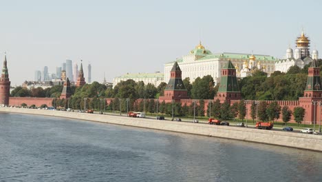 Kreml-und-dem-Kreml-Ufer-des-Moskwa-Flusses-in-Moskau