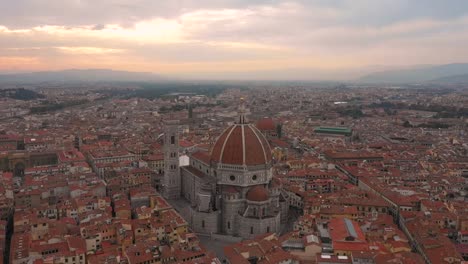 Duomo-di-Firenze---Luftaufnahme-in-der-Abenddämmerung