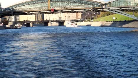 view-of-Bogdan-Khmelnitsky-(Kievsky)-Bridge-from-Moskva-river