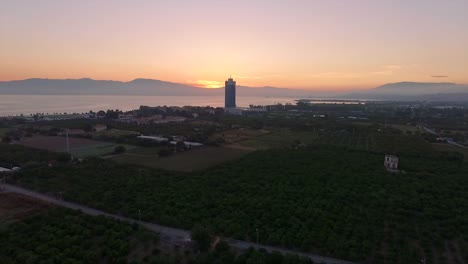 amanecer-ciudad-horizonte-mar-carretera-tráfico-izmir