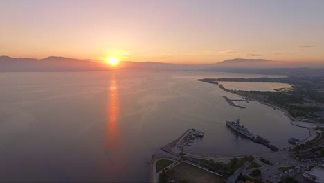 amanecer-ciudad-horizonte-mar-carretera-tráfico-izmir