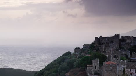 Viejas-casas-de-la-torre-en-pueblo-Edinburgh-en-Mani,-Grecia