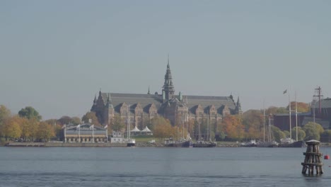 Closer-look-of-the-big-castle-across-the-streets-in-Stockholm-Sweden