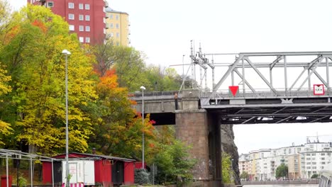 Seite-der-Tower-Bridge-auf-dem-Wasserkanal-in-Stockholm-Schweden