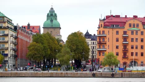 Blick-auf-die-Stadt-Stockholm-in-Schweden-am-See