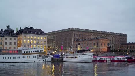 Viele-Boote-Andocken-an-den-Hafen-von-Stockholm-in-Schweden