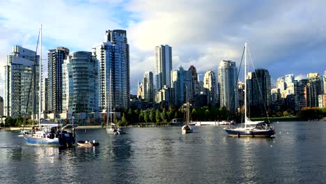 Skyscrapers-and-boats-in-Vancouver,-British-Columbia