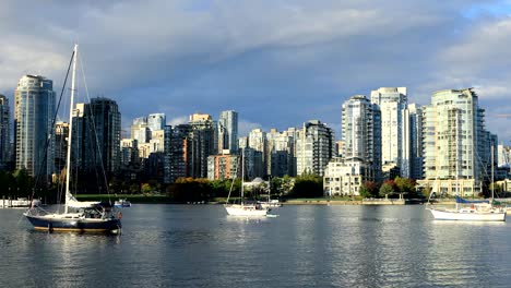 Wolkenkratzer-in-Vancouver,-British-Columbia-in-der-Dämmerung