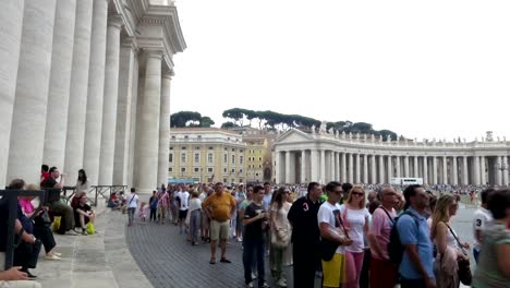 Italy-Rome-Vatican-square-visitor-que-time-lapse